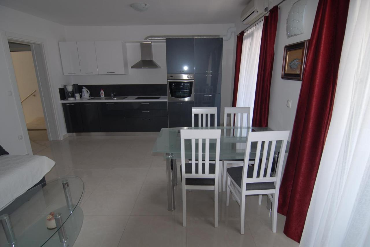 Villa Natalie Omiš Екстериор снимка